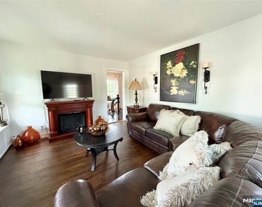 76 Elm - Photo Thumbnail 12