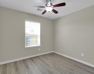 12302 Wavecrest Road - Photo Thumbnail 5
