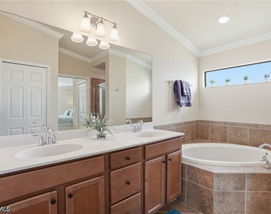 9528 Avellino Way - Photo Thumbnail 12