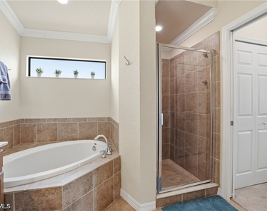 9528 Avellino Way - Photo Thumbnail 11