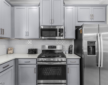 15561 Vittorio Street - Photo Thumbnail 5
