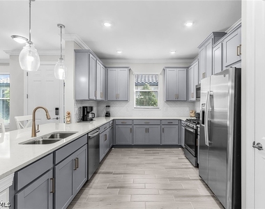15561 Vittorio Street - Photo Thumbnail 3