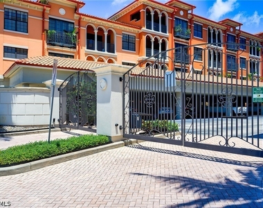 8010 Via Sardinia Way - Photo Thumbnail 19