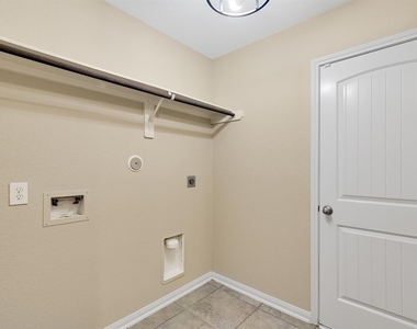 5540 S Buffalo Circle - Photo Thumbnail 18