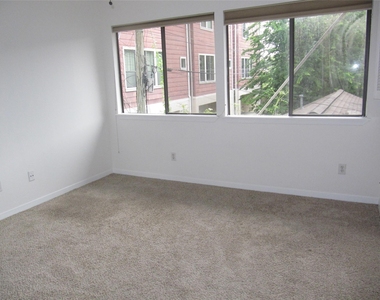 109 W 10 Street - Photo Thumbnail 13