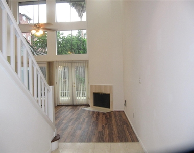 109 W 10 Street - Photo Thumbnail 1