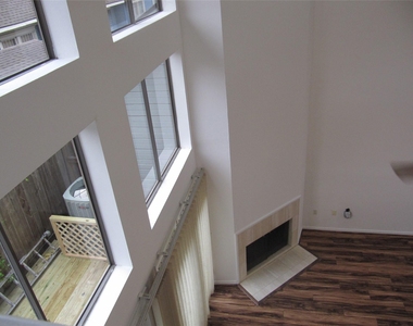 109 W 10 Street - Photo Thumbnail 15