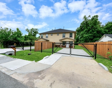 2430 Dolly Wright Street - Photo Thumbnail 4
