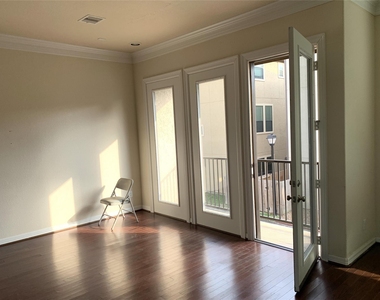 3021 Kisling Street - Photo Thumbnail 4