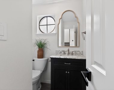417 W Hillary Circle - Photo Thumbnail 38