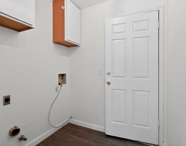 417 W Hillary Circle - Photo Thumbnail 47