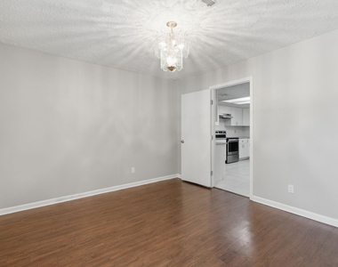 1122 Tigris Lane - Photo Thumbnail 8