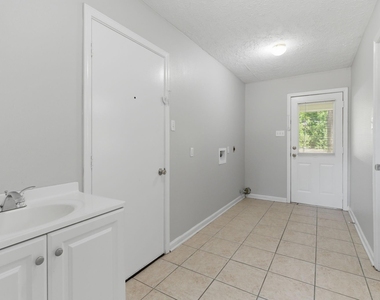 1122 Tigris Lane - Photo Thumbnail 22