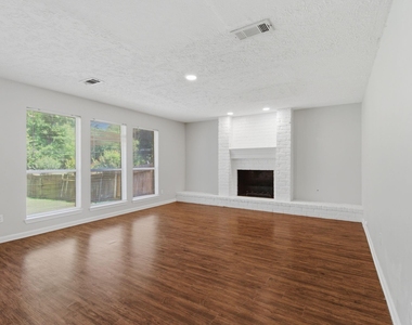 1122 Tigris Lane - Photo Thumbnail 9