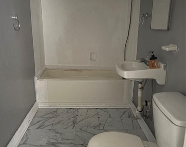 715 W 4th Street - Photo Thumbnail 3