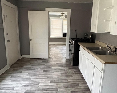 715 W 4th Street - Photo Thumbnail 1