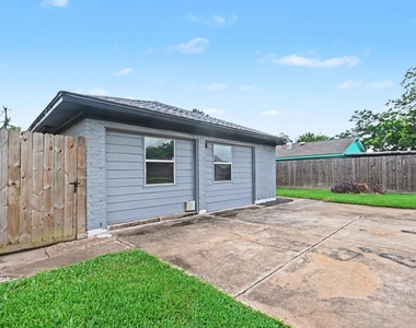 4514 36th Street - Photo Thumbnail 6