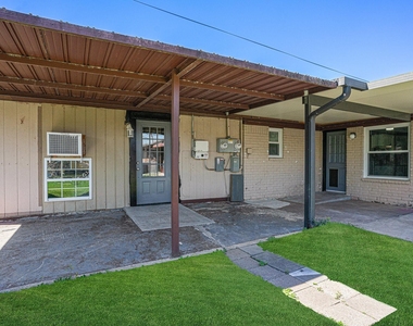 4514 36th Street - Photo Thumbnail 2