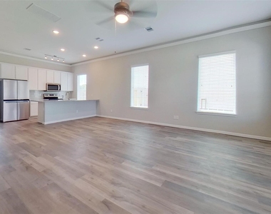 9757 Stewart Springs Boulevard - Photo Thumbnail 1