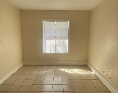 243 Acacia Street - Photo Thumbnail 7