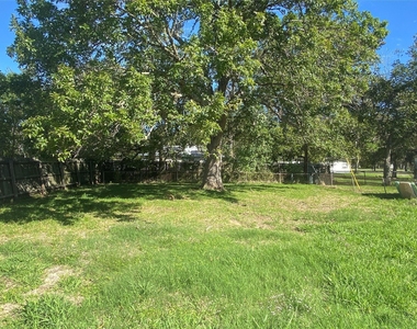 243 Acacia Street - Photo Thumbnail 9