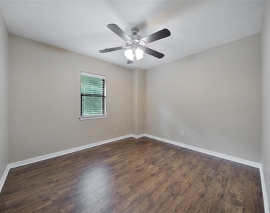 710 W Rollingwood - Photo Thumbnail 13