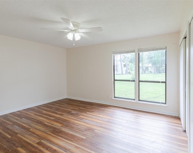 15919 Golf Club Drive - Photo Thumbnail 10
