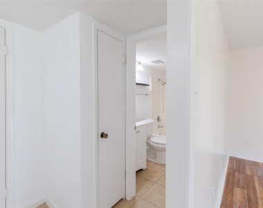 15919 Golf Club Drive - Photo Thumbnail 13