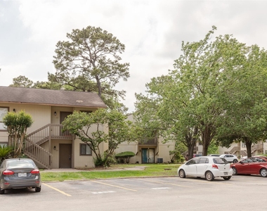 15919 Golf Club Drive - Photo Thumbnail 21