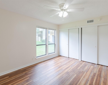 15919 Golf Club Drive - Photo Thumbnail 11