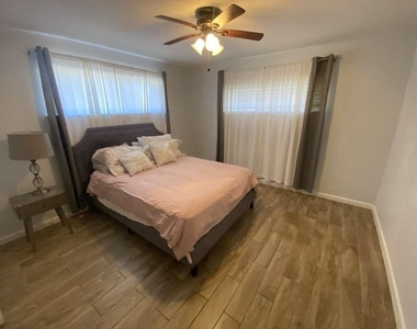 5566 Beechnut Street - Photo Thumbnail 8