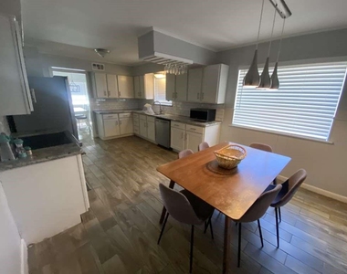 5566 Beechnut Street - Photo Thumbnail 3