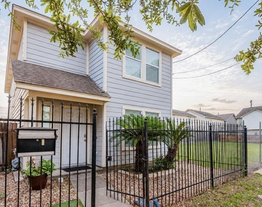 1118 Wilson Street - Photo Thumbnail 3