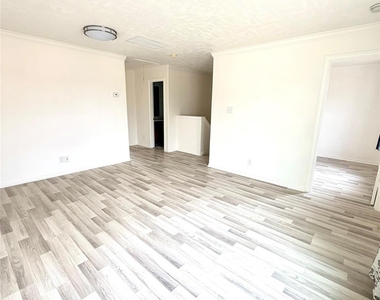 12502 Venus Park Ln - Photo Thumbnail 13