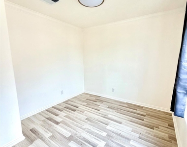 12502 Venus Park Ln - Photo Thumbnail 9