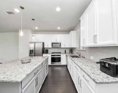 3402 Avondale View Drive - Photo Thumbnail 10