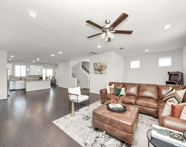 3402 Avondale View Drive - Photo Thumbnail 1