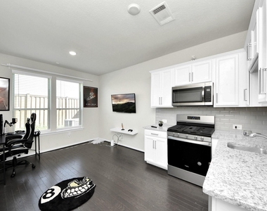 3402 Avondale View Drive - Photo Thumbnail 3