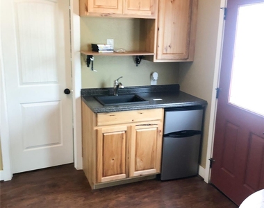 9500 Mayfield Avenue - Photo Thumbnail 7