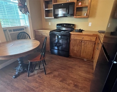 9500 Mayfield Avenue - Photo Thumbnail 6