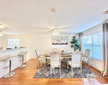 8223 Golf Green Circle - Photo Thumbnail 9