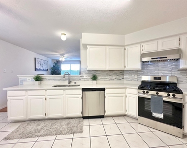 8223 Golf Green Circle - Photo Thumbnail 17