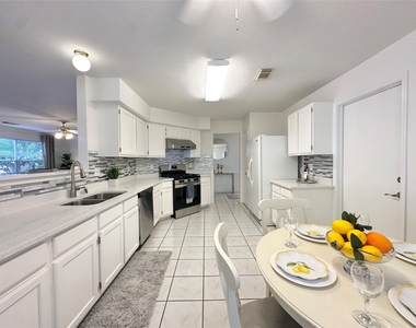 8223 Golf Green Circle - Photo Thumbnail 13