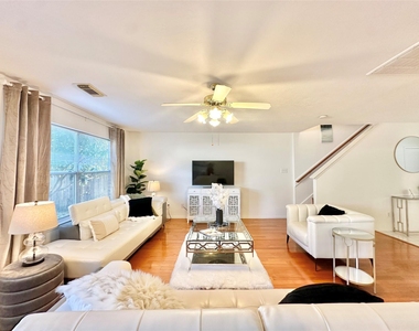8223 Golf Green Circle - Photo Thumbnail 6