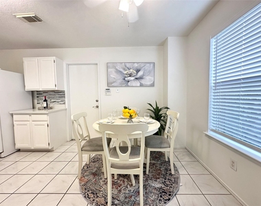 8223 Golf Green Circle - Photo Thumbnail 14