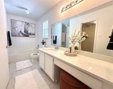 8223 Golf Green Circle - Photo Thumbnail 25