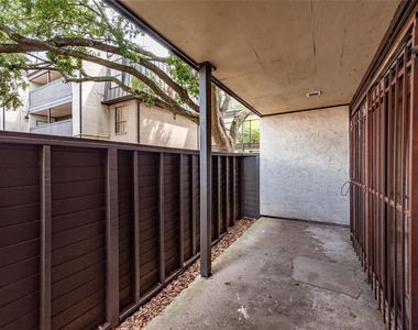 3005 Walnut Bend Lane - Photo Thumbnail 8