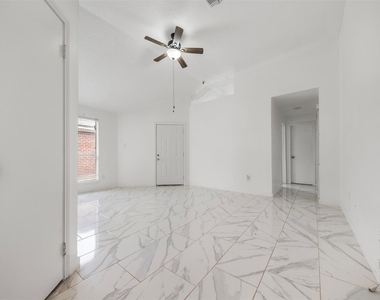 6606 Laurel Glen Drive - Photo Thumbnail 4