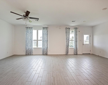 5806 Aurora Greens Lane - Photo Thumbnail 22