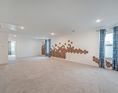 5806 Aurora Greens Lane - Photo Thumbnail 3